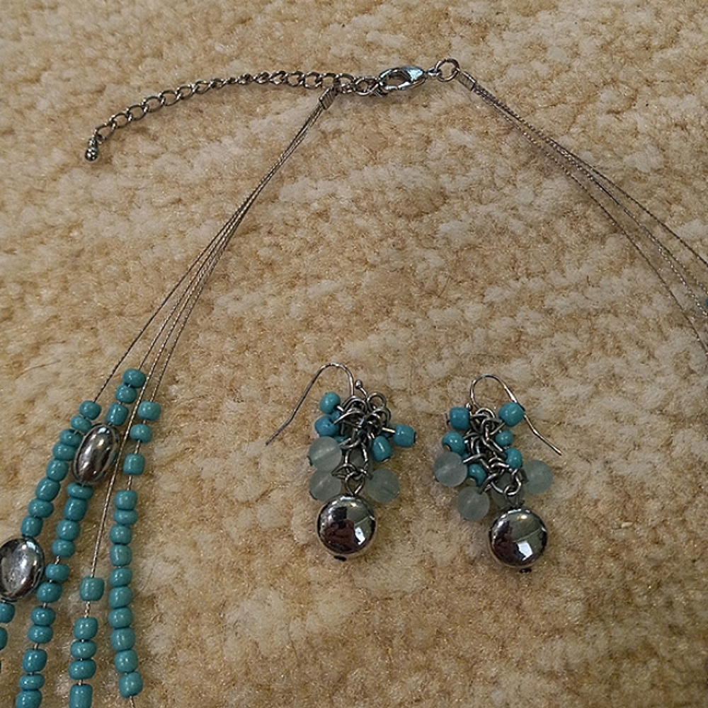 Turquoise Necklace and Earrings - Picture 2 of 6